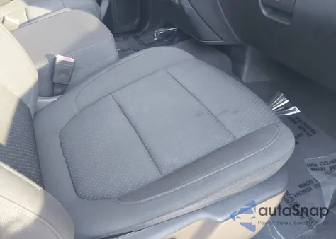 2021 Chevrolet Silverado 1500 4Wd Short Bed Custom z USA, uszkodzony, nr VIN 1GCPYBEK0MZ113266